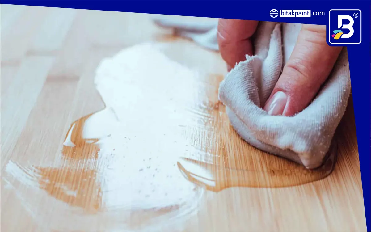 لکه گیری رنگ وسایل چوبی